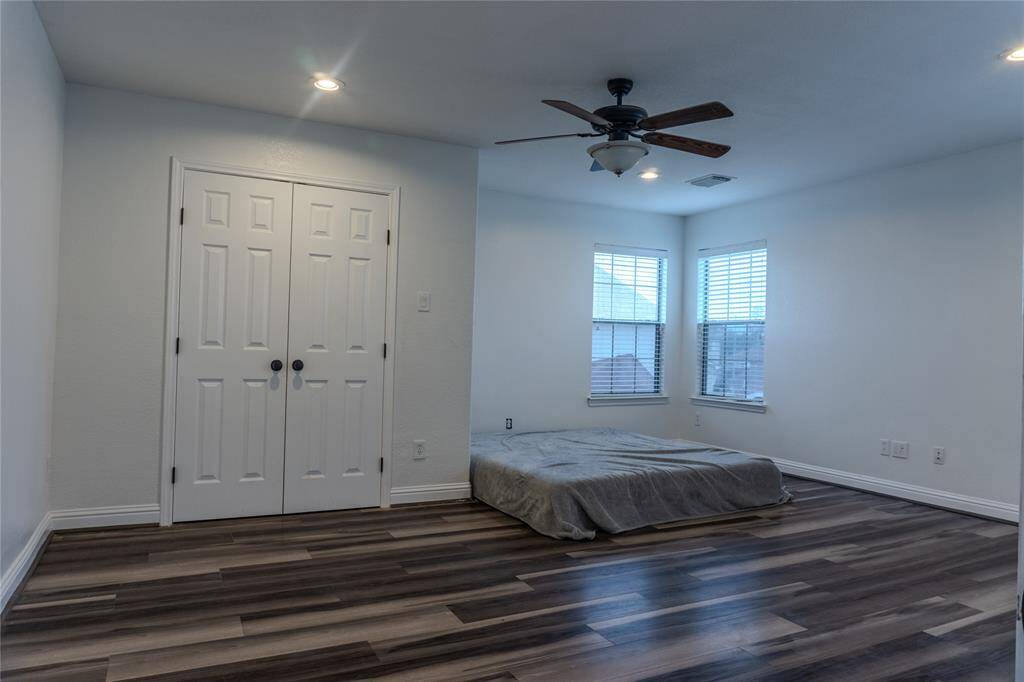 Gameroom that could be used as a bedroom