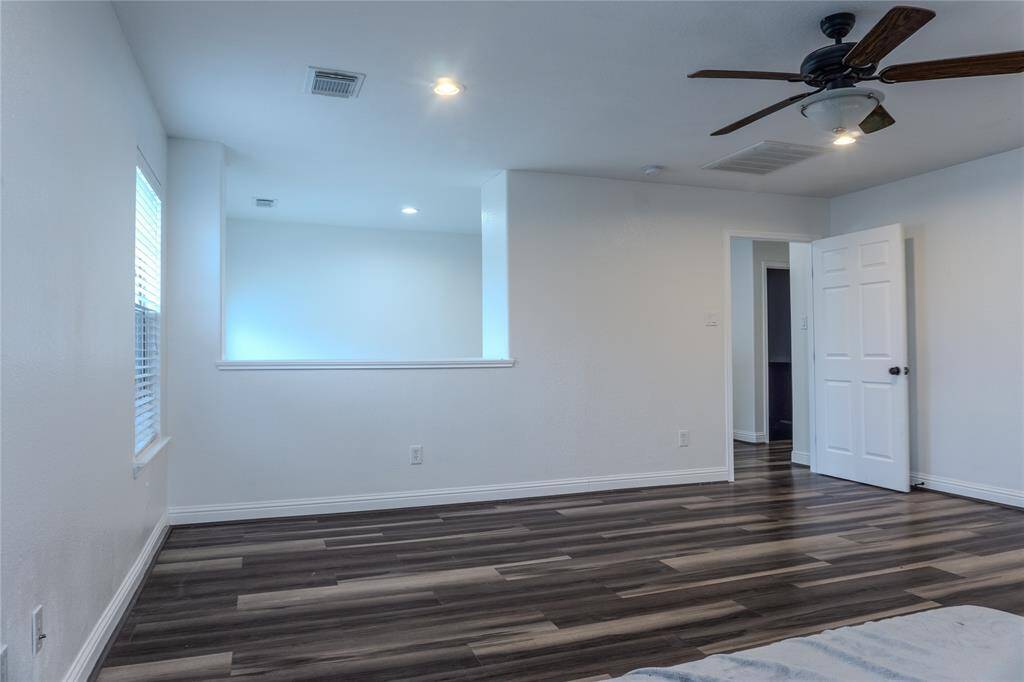 Gameroom that could be used as a bedroom