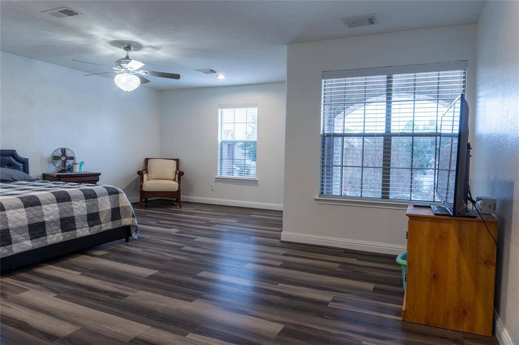 Huge 2nd bedroom
