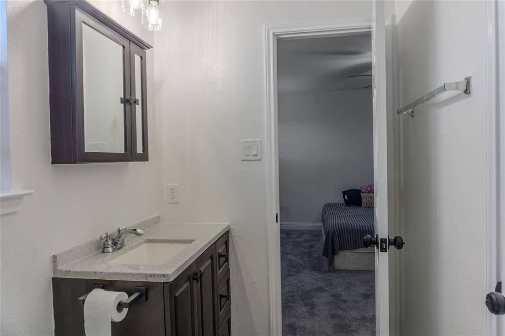 Jack-n-Jill bathroom