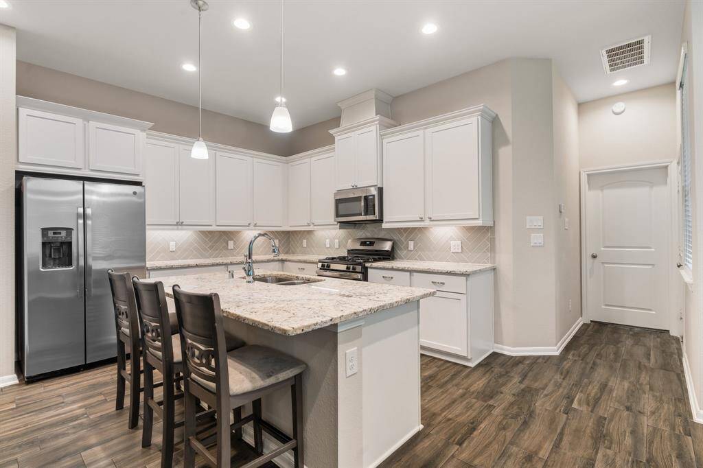 This light-filled kitchen is a chef’s dream, featuring sleek granite countertops and under-cabinet lighting that adds both style and functionality. The bright atmosphere makes meal prep a pleasure, while the included refrigerator offers added convenience.