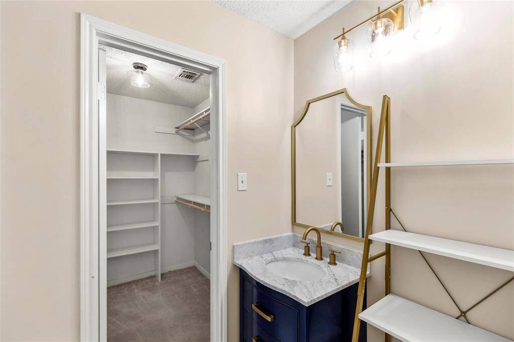 En-suite with walk-in closet in Bedroom #2.