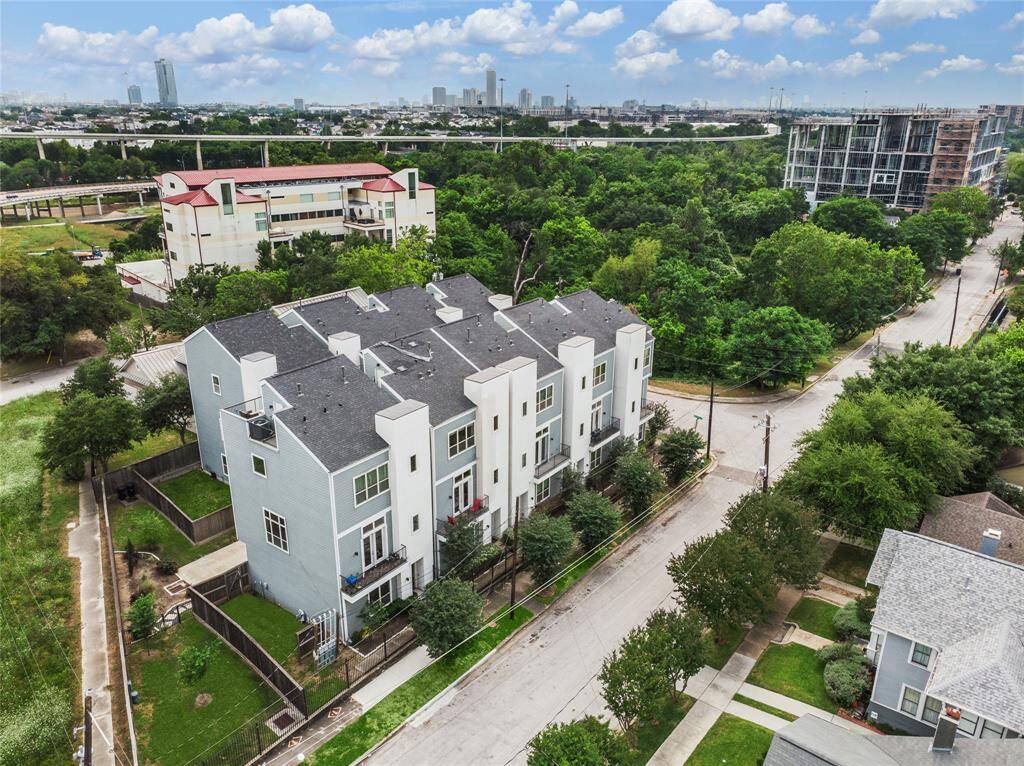Nestled in Woodland Heights, this home has easy access to major freeways, parks, walking trails, shopping and dining in the Heights!