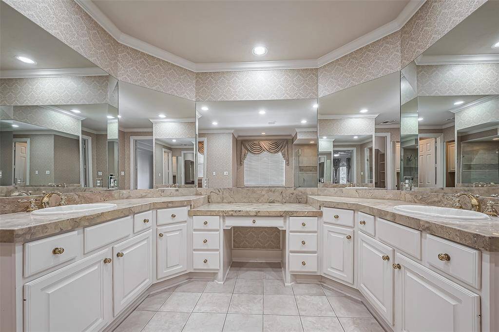 At second level it offers a home office or gameroom with balcony views.