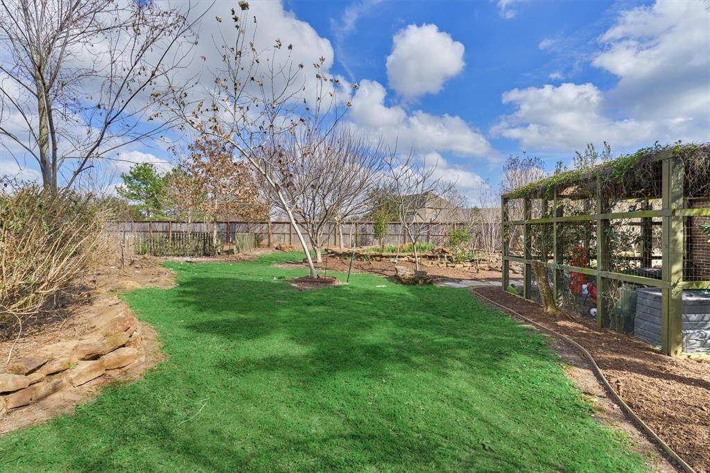 Large lot with plenty of green space