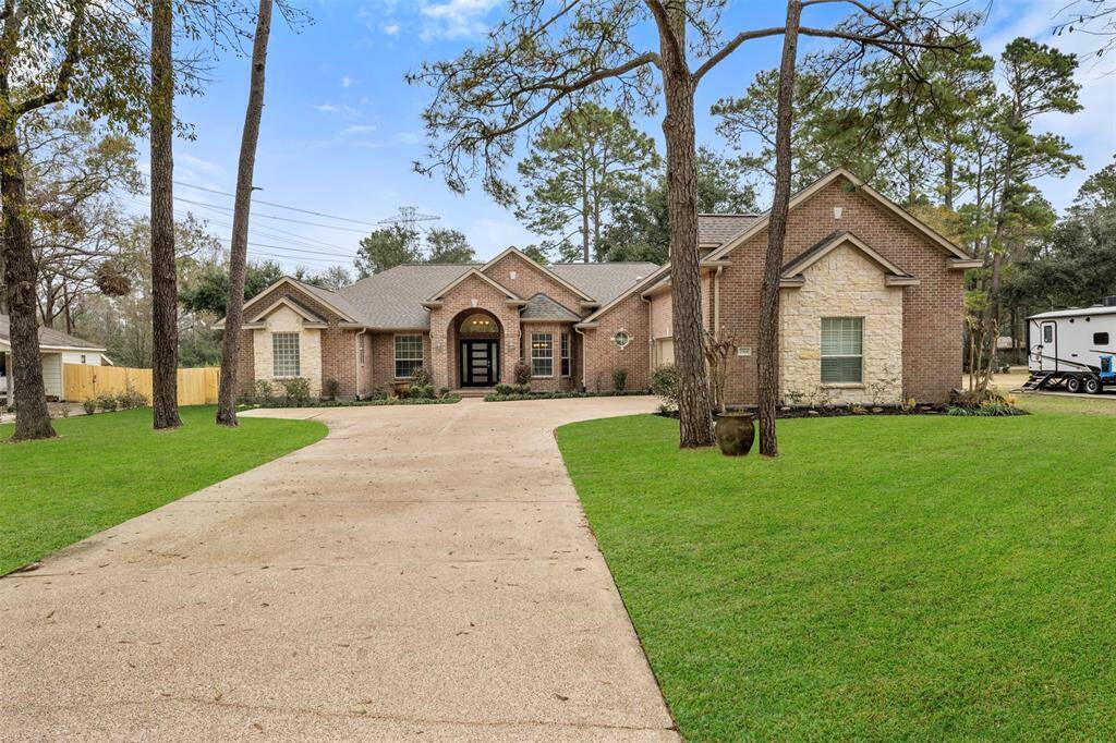 Beautiful 20106 Oakwood Ct awaits new home owners.