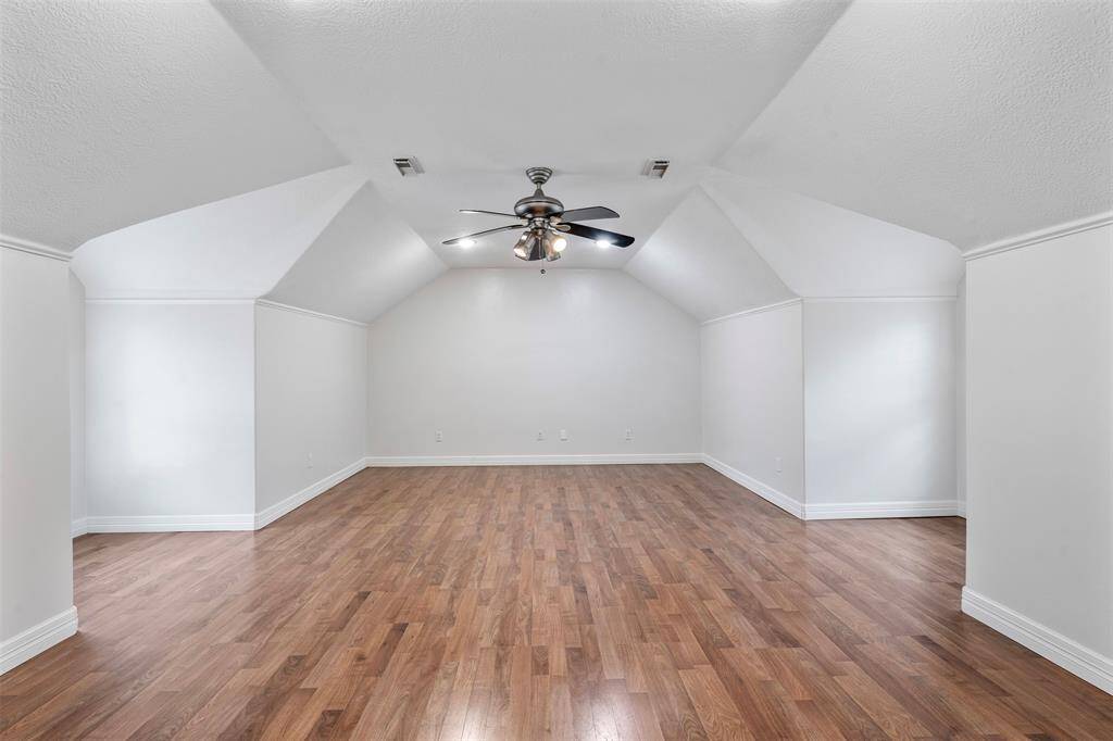 Your 5th bedroom upstairs/bonus room. Teenage room, office, study, the options are open.