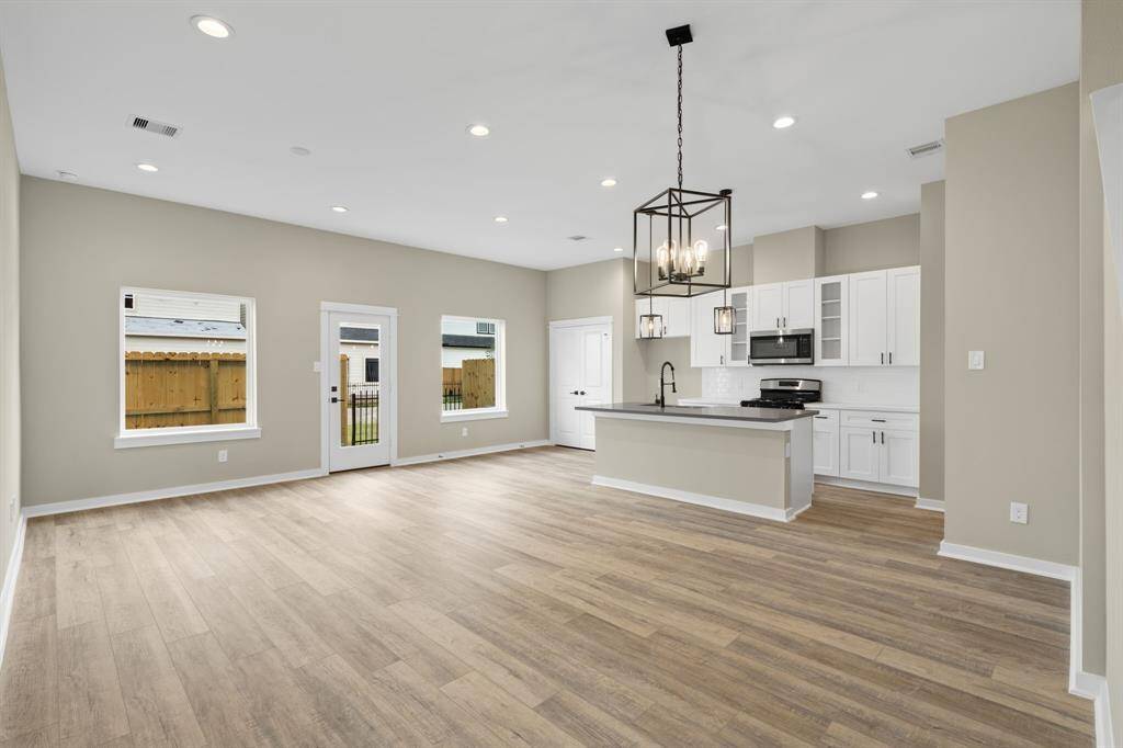 Living/dining area