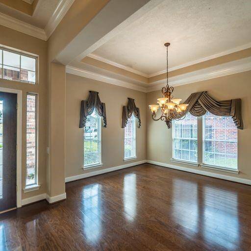 Gorgeous Dining elegant Valences.