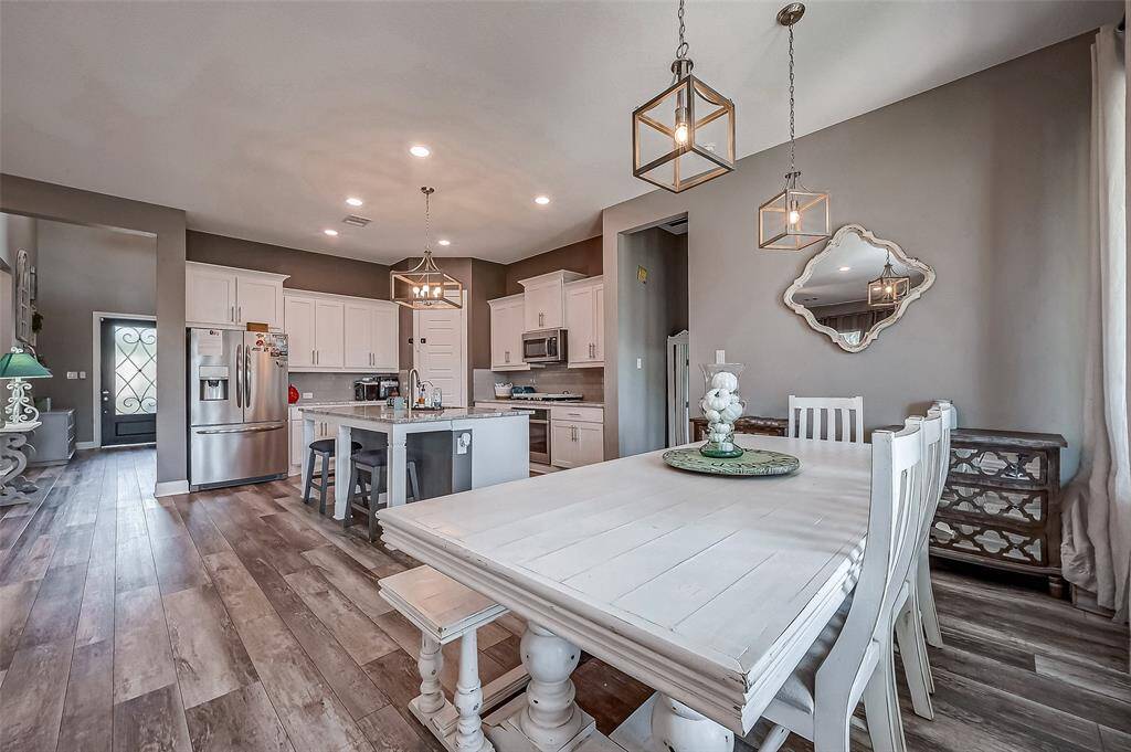 It's easy to entertain with the open concept kitchen and dining.