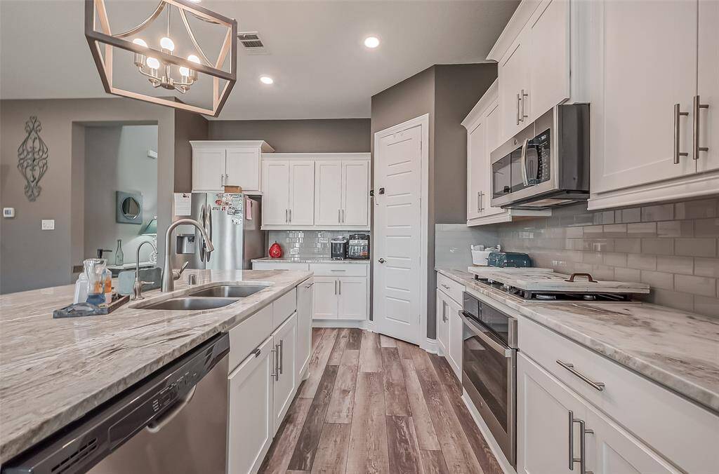 Stainless steel appliances and a large walk in pantry included!