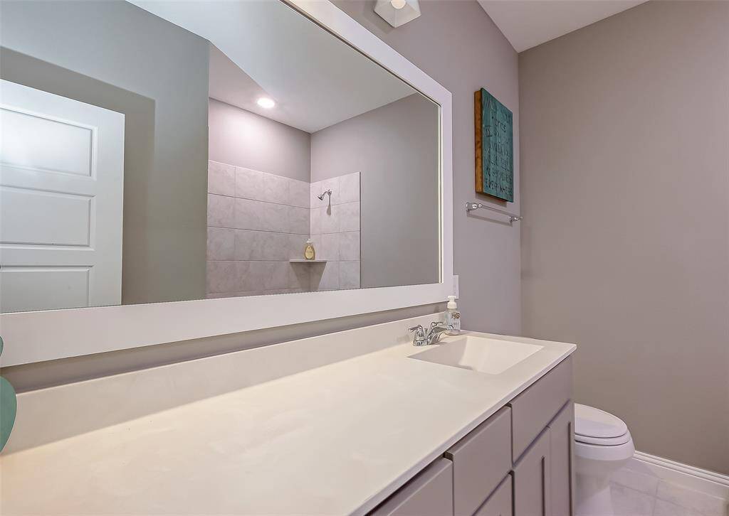 Second floor full bathroom.