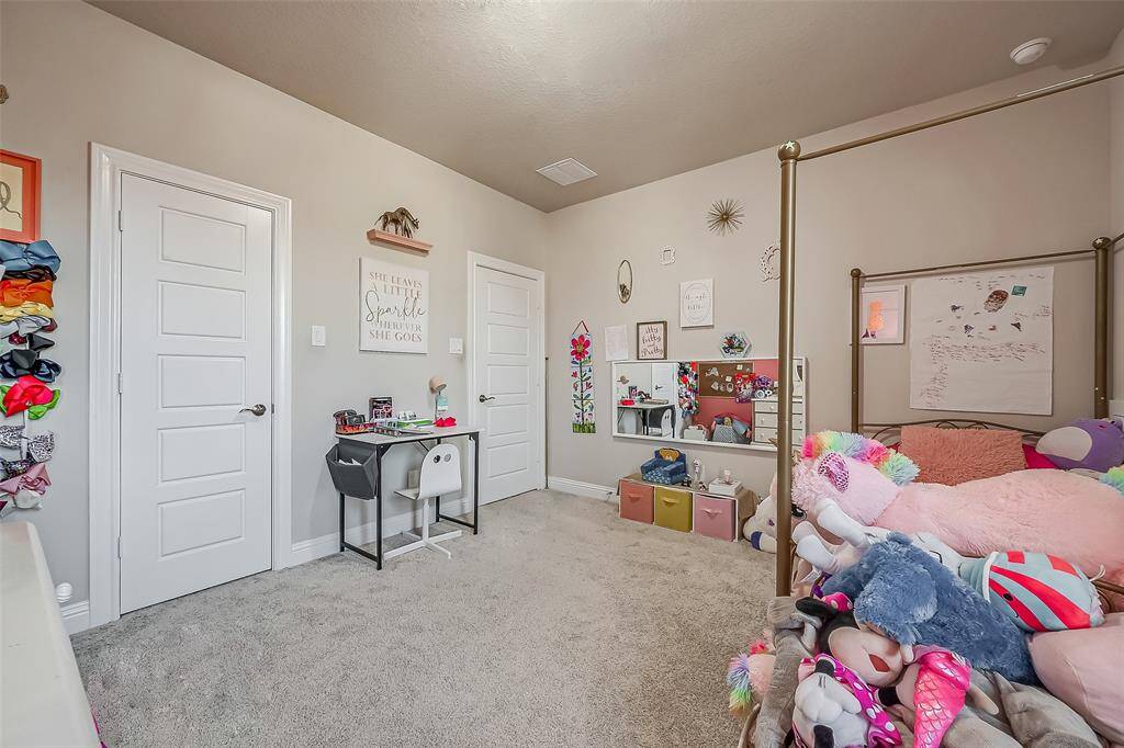 Also with a walk in closet.