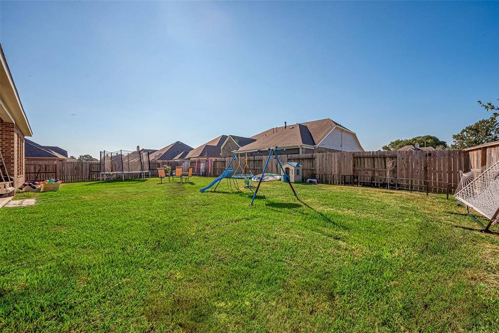 Generously sized back yard - this lost is just over 10,000 square feet.