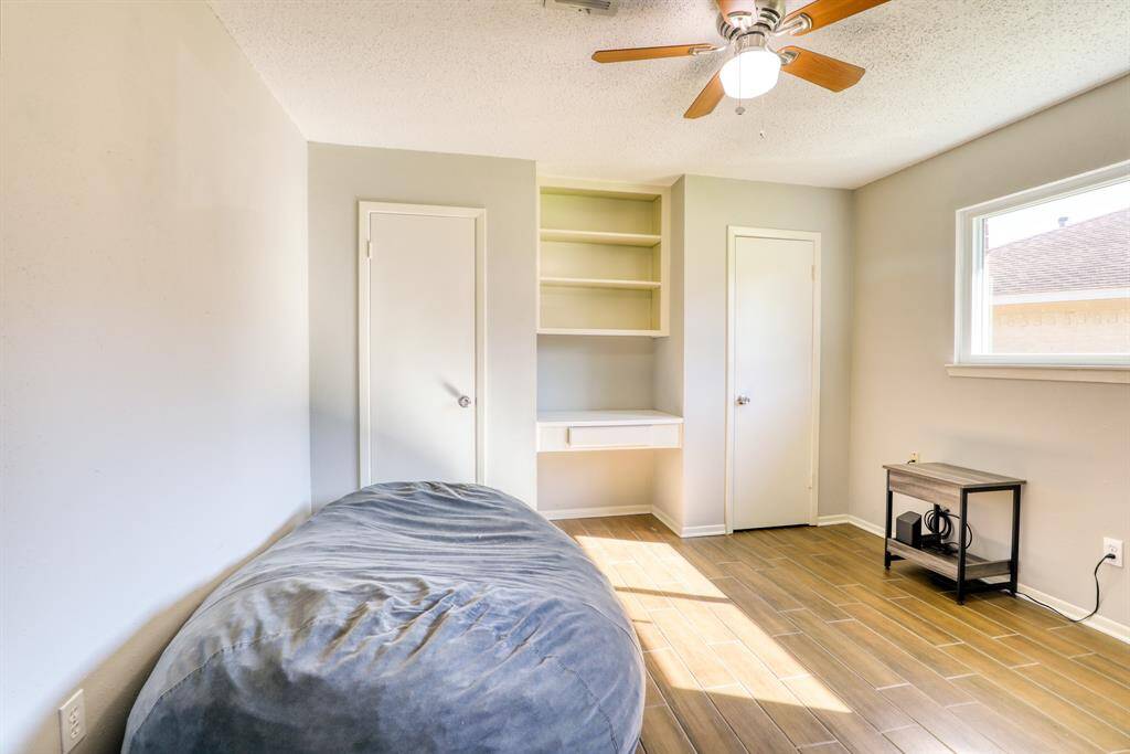 Built-In Desk