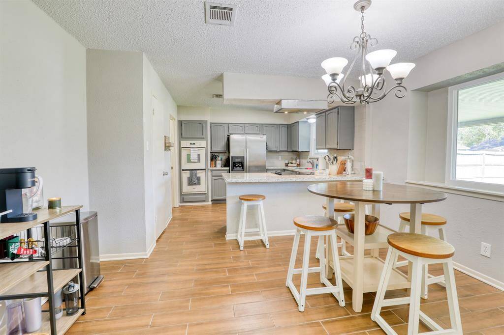 Kitchen Dining Area