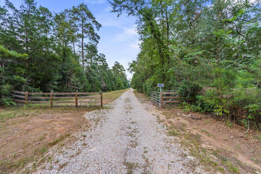 The long driveway allows for additional privacy.