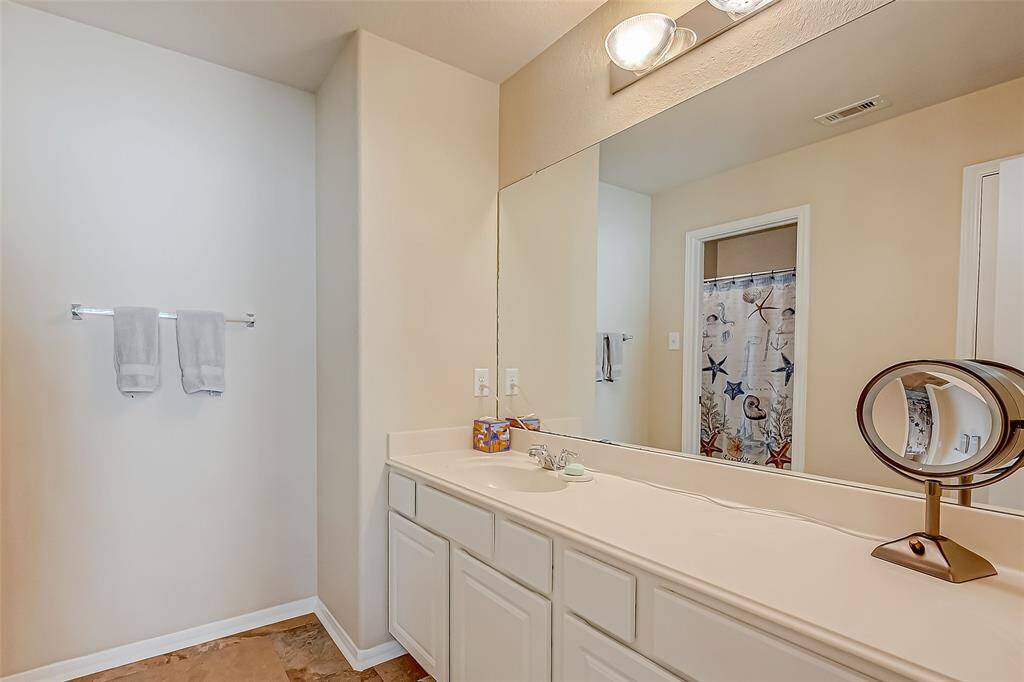 Jack N Jill Bathroom for Guest Bedrms 1 & 2