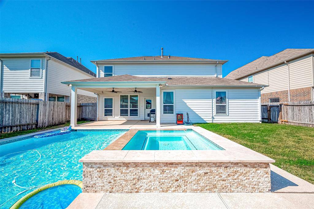 Pool with Hot Tub