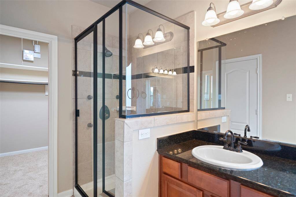 Elegant en-suite with a spacious walk-in shower and modern fixtures.