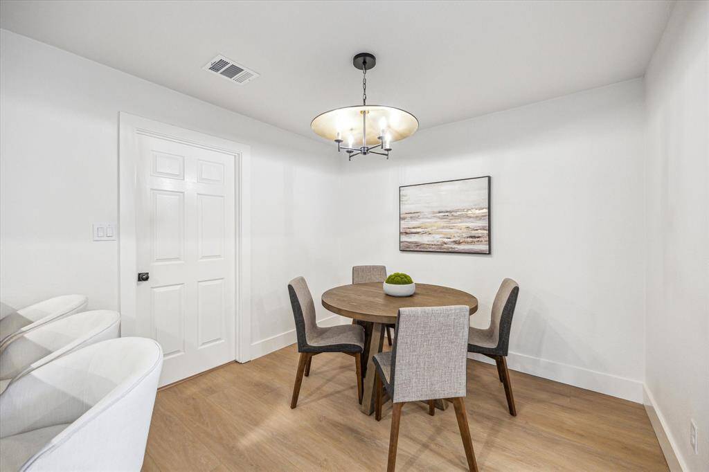 Breakfast Room