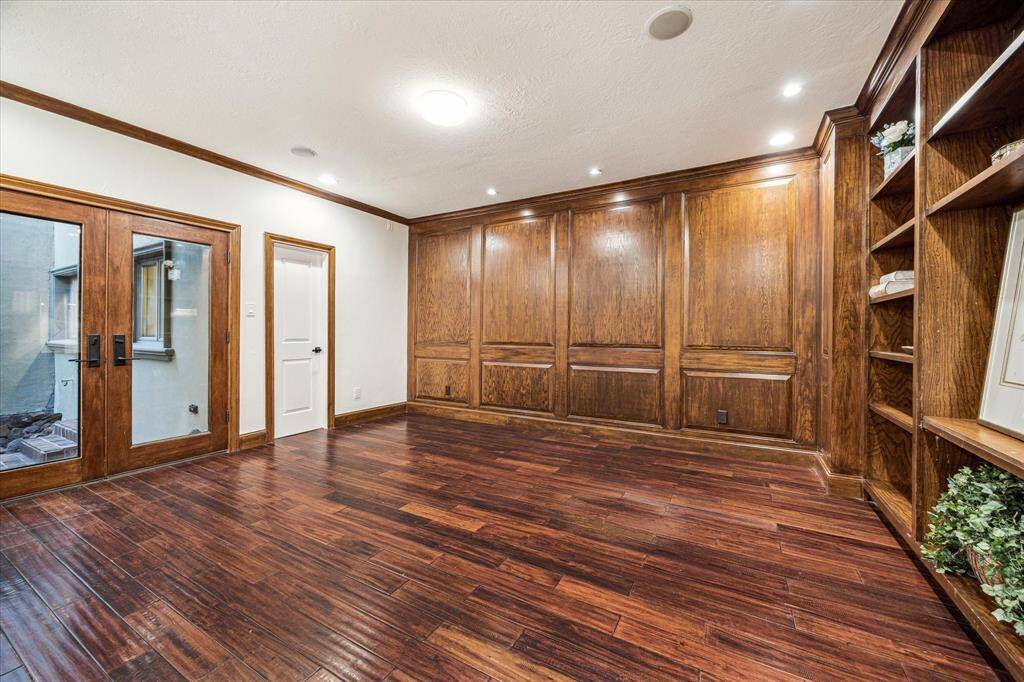FIRST FLOOR GUEST SUITE… This private suite can be used as a guest suite or a home office.