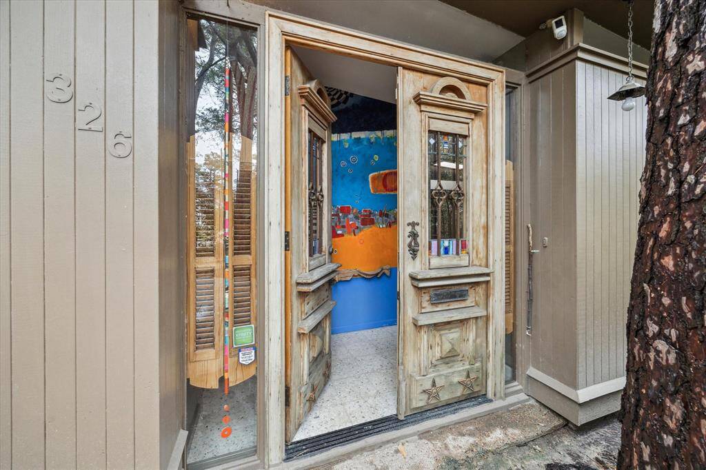 Front entrance to the residence.