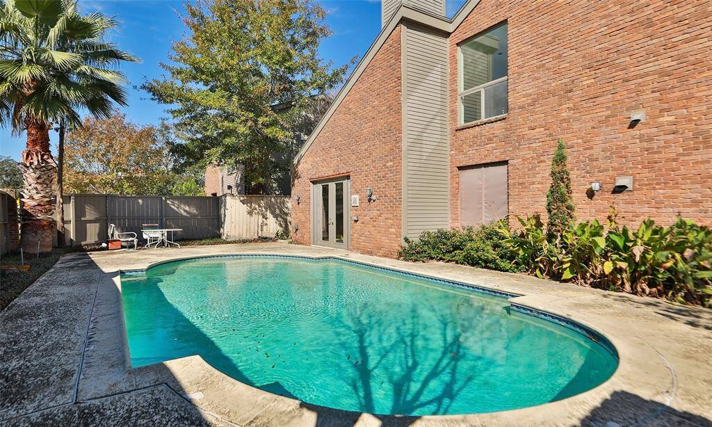 Picture of the patio/pool area
