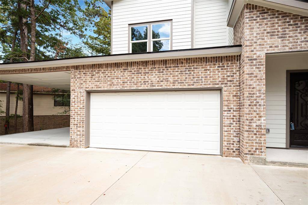 Right next to the carport, you'll find a two-car garage, providing additional storage and convenience. Together, they offer an ideal solution for both water lovers and everyday living.