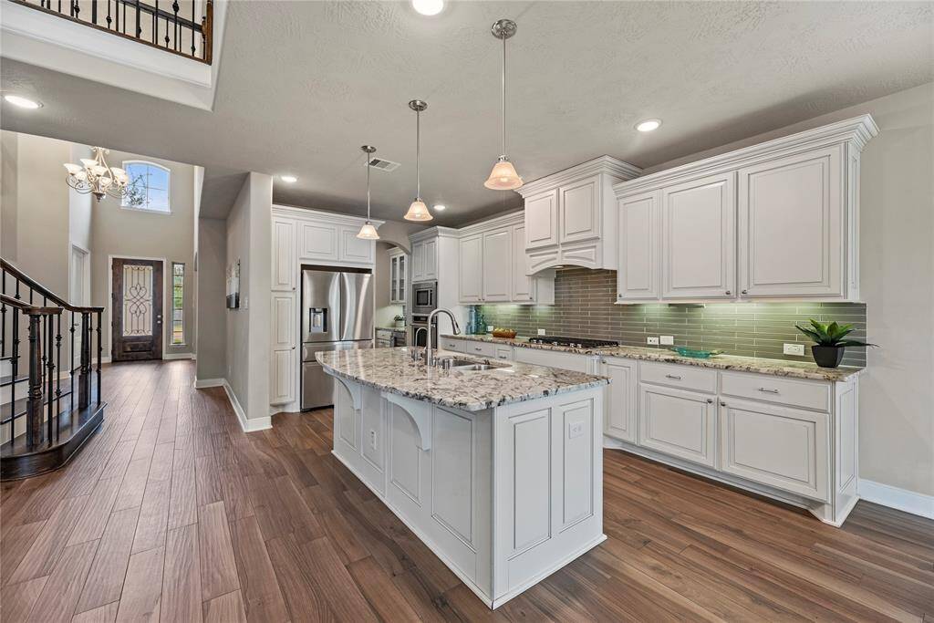 The epitome of elegance and sophistication! This kitchen is a true entertainer's dream.