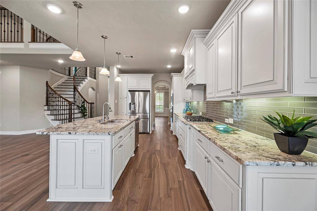The kitchen is where inspiration, creativity, and exploration thrive. In this kitchen your possibilities are endless.