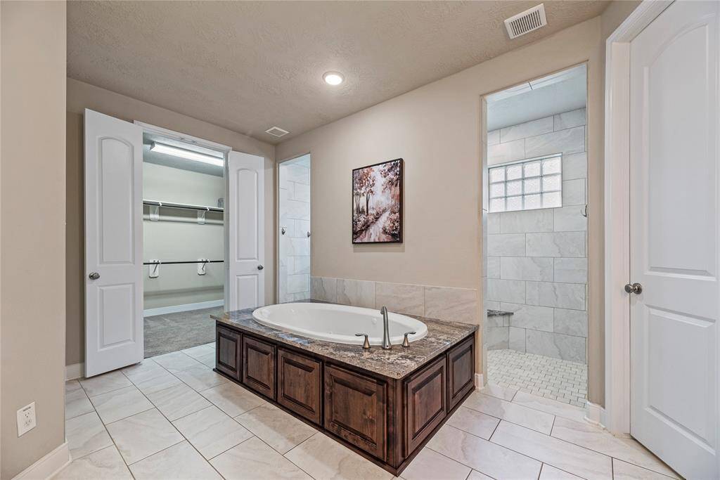 Get ready to forget about routine in this large jetted tub!