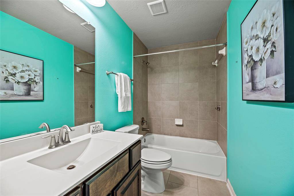 Private ensuite bathroom for the secondary bedroom, offering both convenience and comfort.