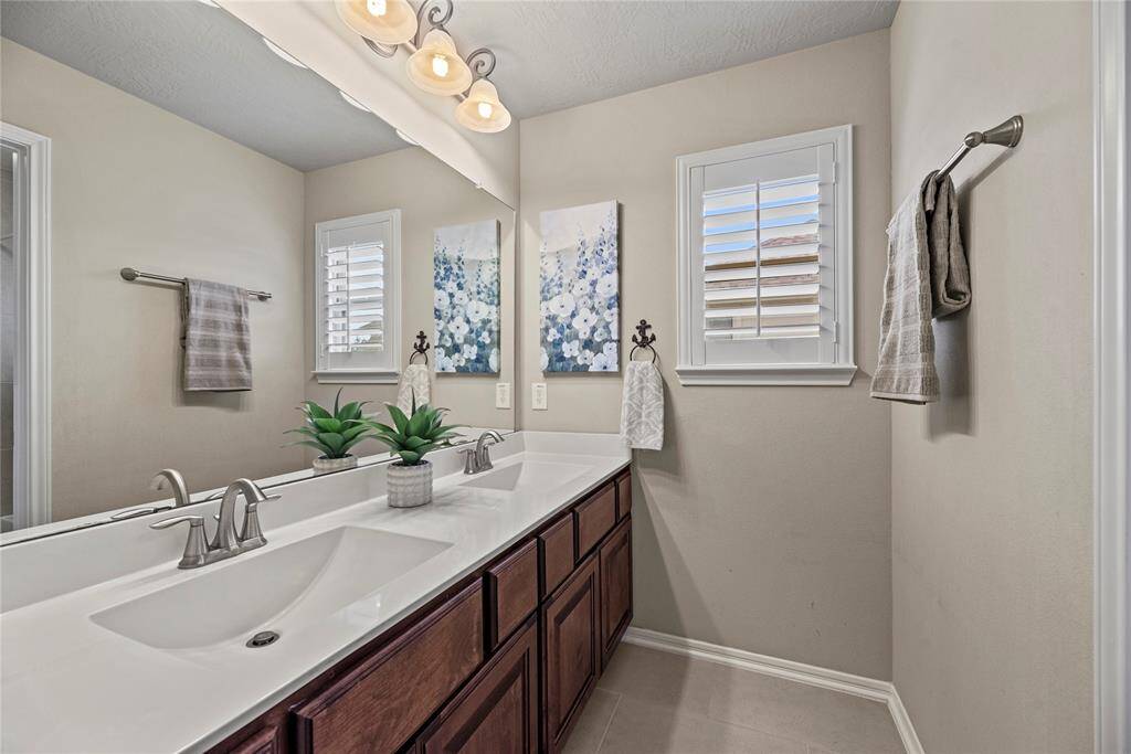 This clean and attractive space is perfect for family and guests alike. A large vanity provides room for all the essentials.