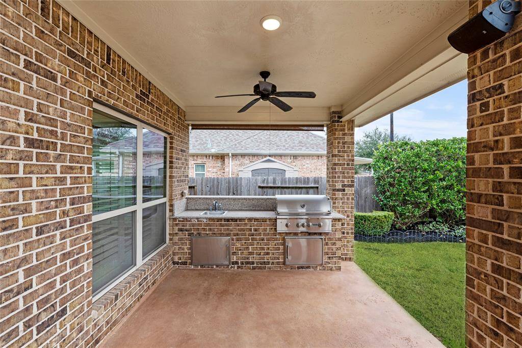 Covered outdoor kitchen, offering the perfect space for year-round cooking and entertaining in any weather!