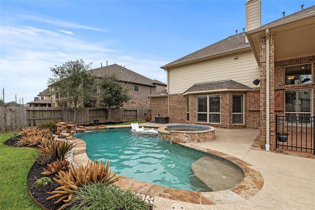 The irresistible backyard is truly amazing. Imagine yourself creating memories in this stunning pool!