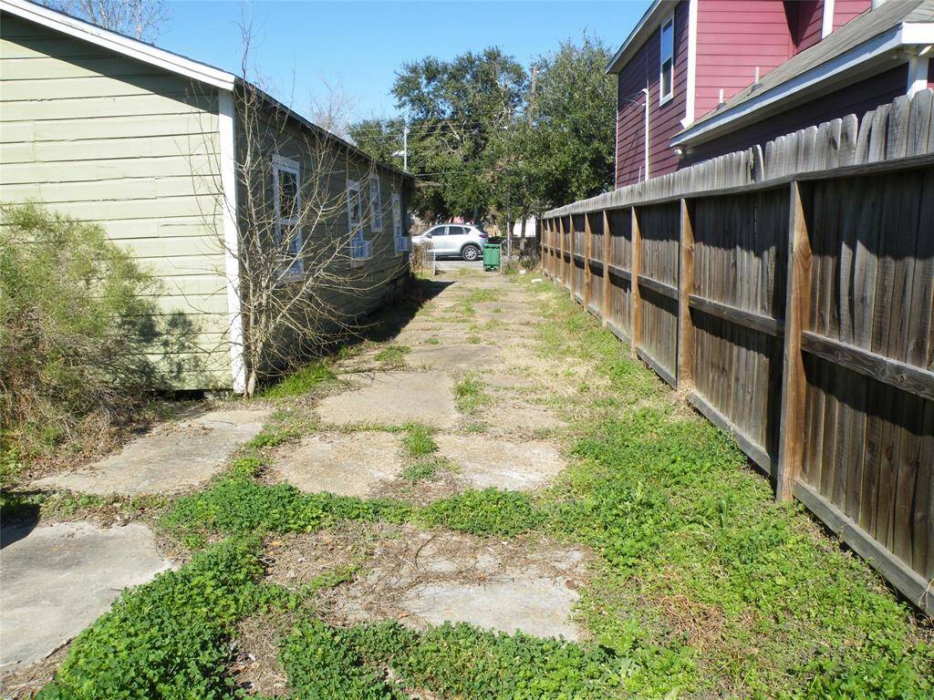View of the backyard to the driveway