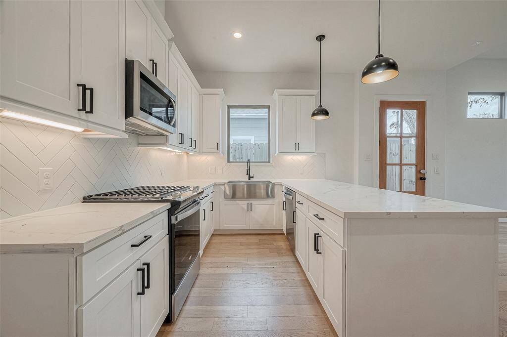 Stylish and functional kitchen.
