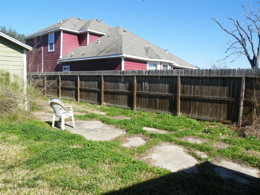 View of privacy fence on driveway side of the house