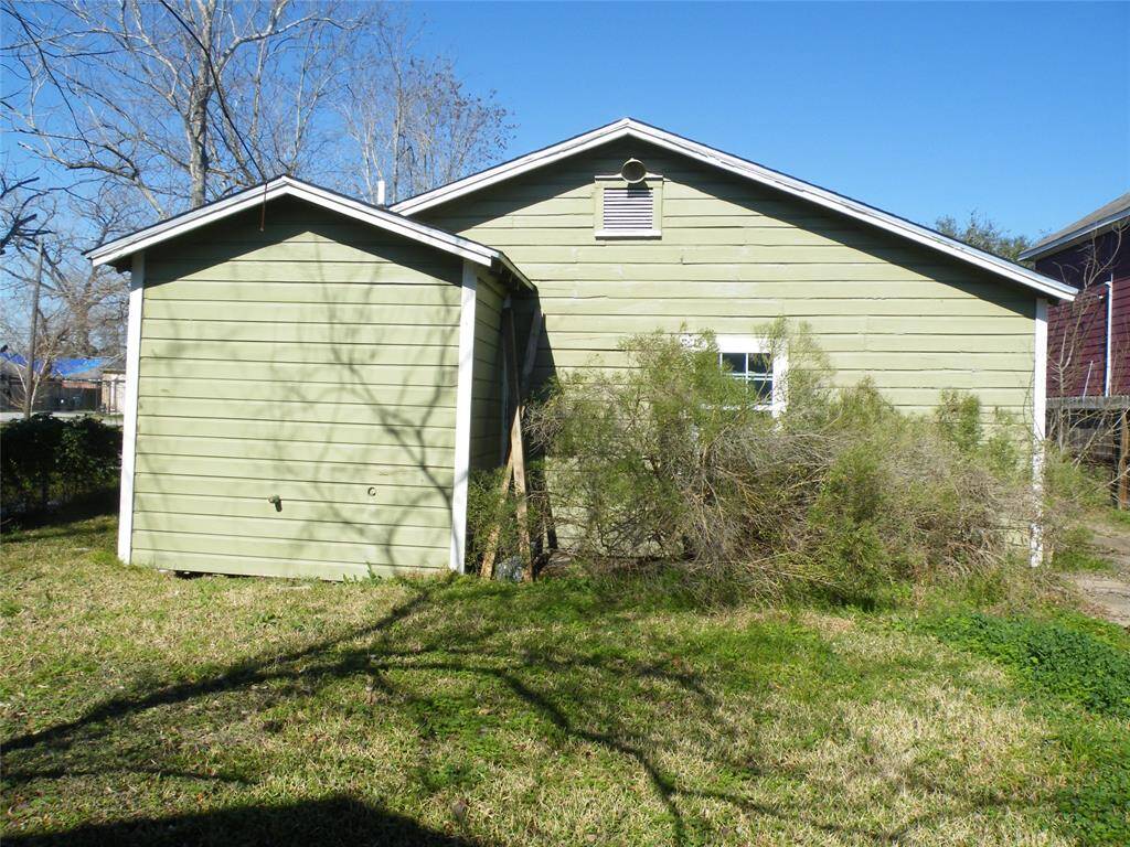 View of the back of the house from backyard