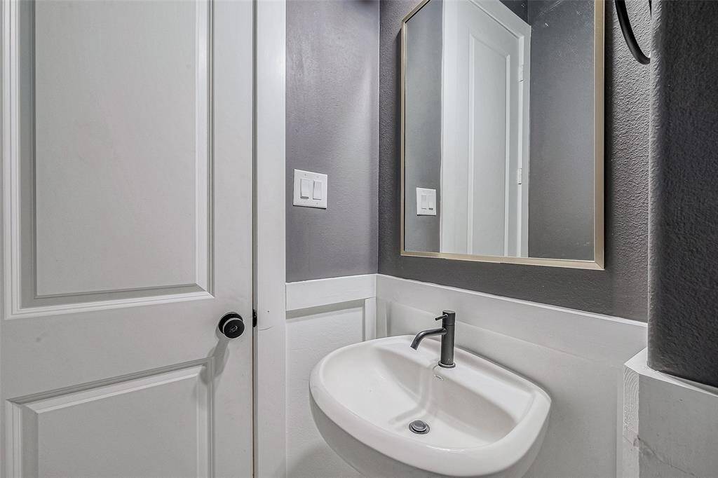 Powder bath on 1st floor.