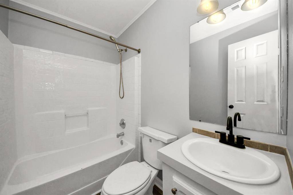 Full Bathroom #2