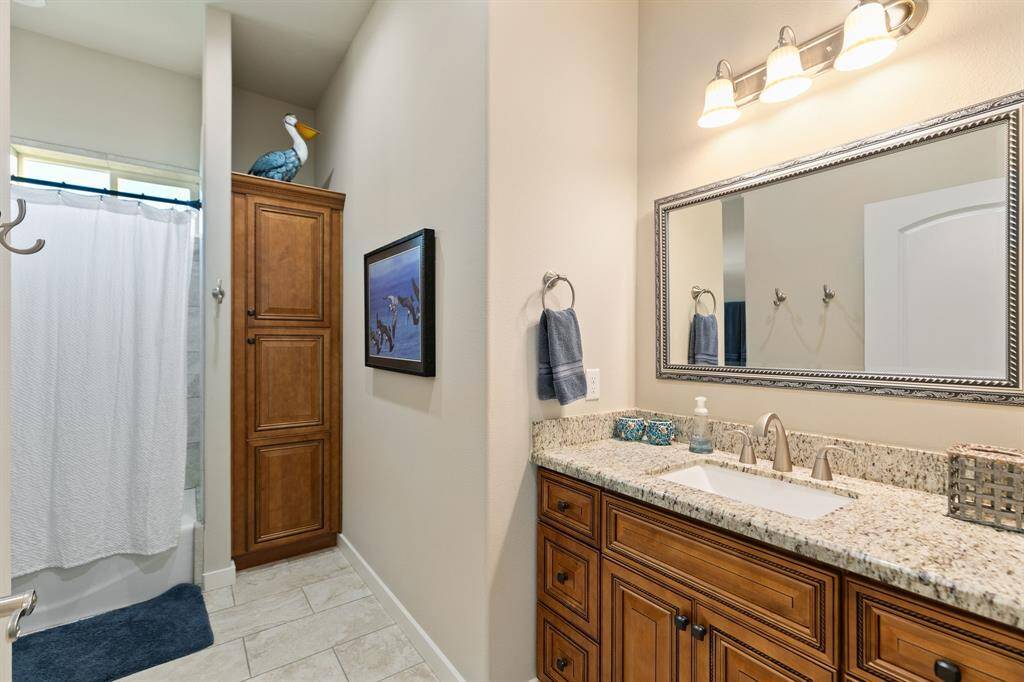 Second full bath. Picture excluded.