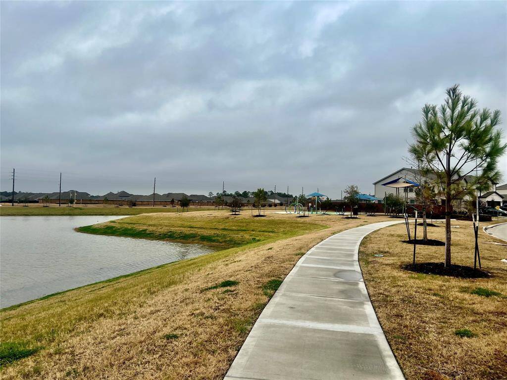 Sidewalks around the lake