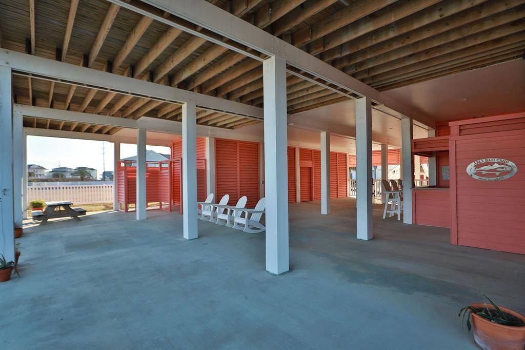 Large downstairs area is great for those weekend get togethers & family gatherings.
