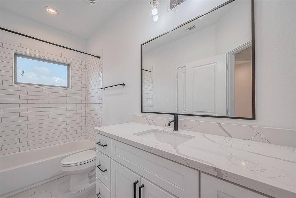 Guest bathroom, 2nd floor.
