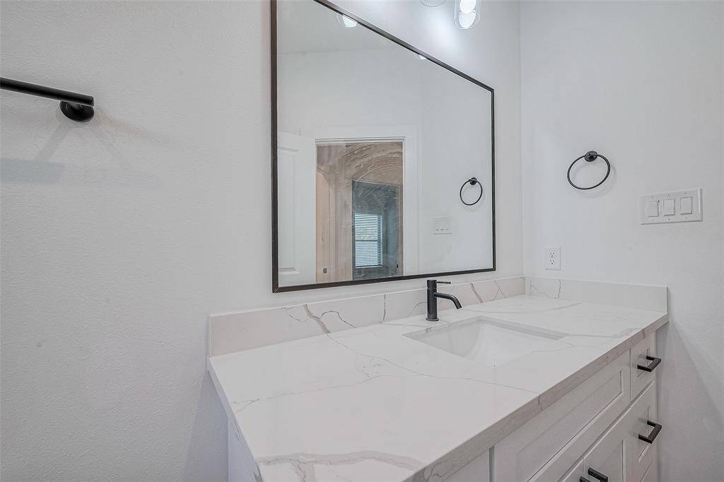 Guest bathroom.