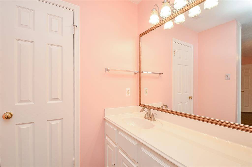 The vanity for bedroom 2.