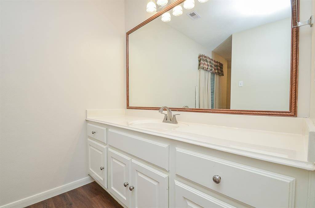 The vanity for bedroom 3.