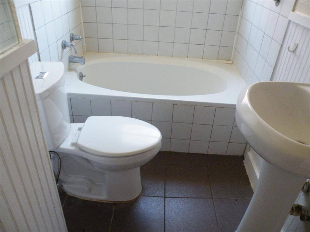 Full Bath with shower between bedrooms
